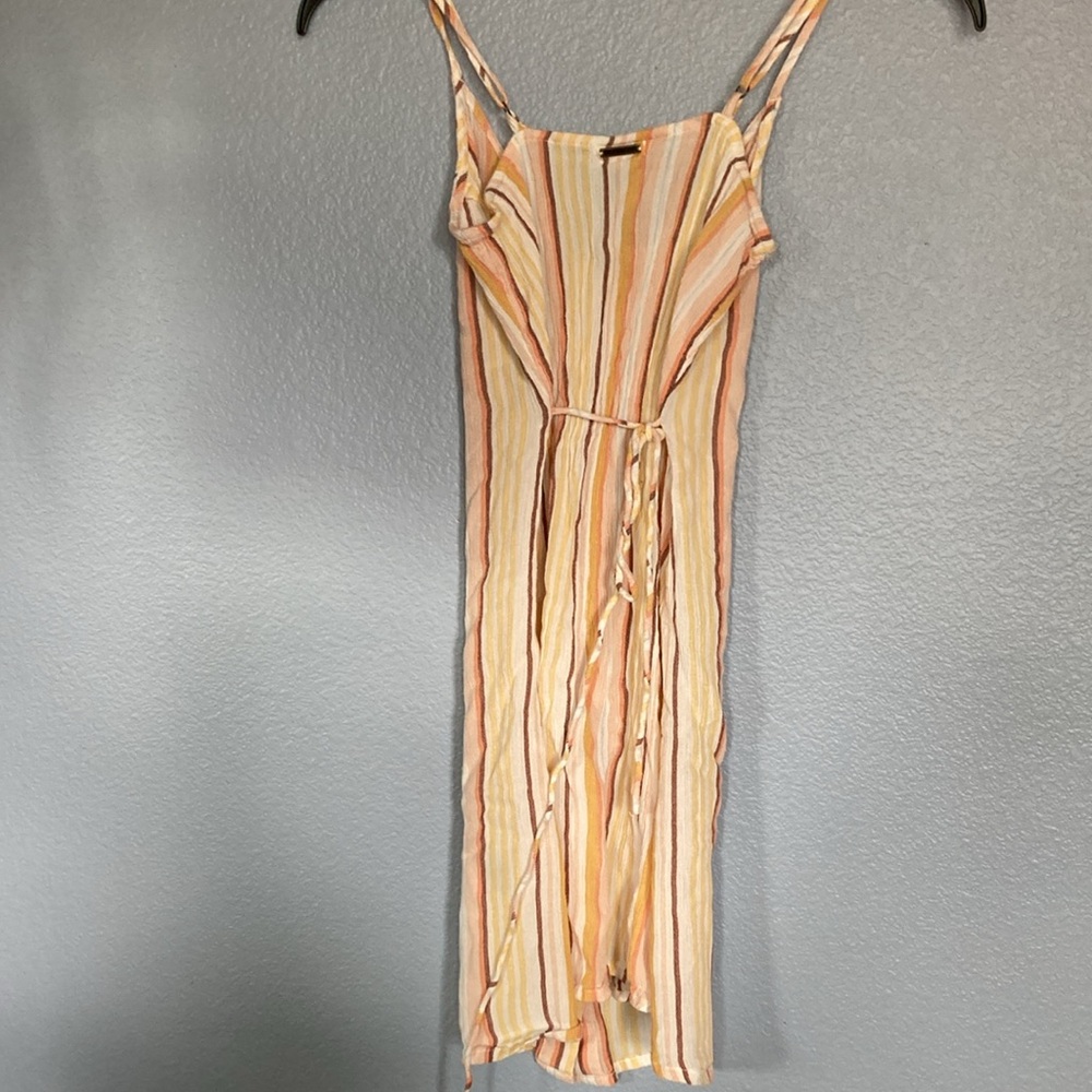BILLABONG SWEET FOR YA Mini slip dress. Size XS. Button down.Adjustable straps. - Picture 8 of 13